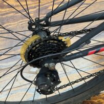 Close‑up of the Hyper Shocker 26 drivetrain, including the rear derailleur, cassette, and chain.