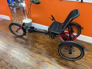Side view of the Hase Trigo Nexus highlighting the step‑through frame, Nexus drivetrain, and stable rear wheels.
