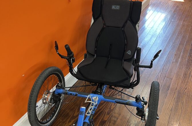 Front view of an ICE Adventure HD 26 FS recumbent trike with Rohloff hub.