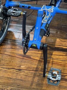 Front boom and cranks of an ICE Adventure HD 26 FS recumbent trike with Rohloff hub.