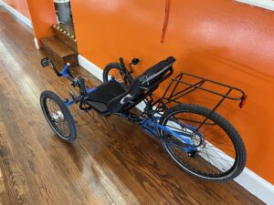 Side view of an ICE Adventure HD 26 FS recumbent trike with Rohloff hub.